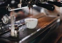 Ku u zbulua dhe kush ishte bariu që e zbuloi kafenë