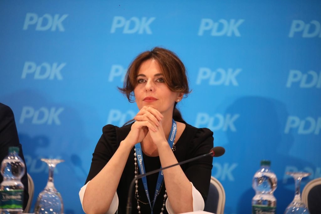 Vlora Çitaku reagon pas dështimit të seancës   Kuvendi po shndërrohet në cirk 