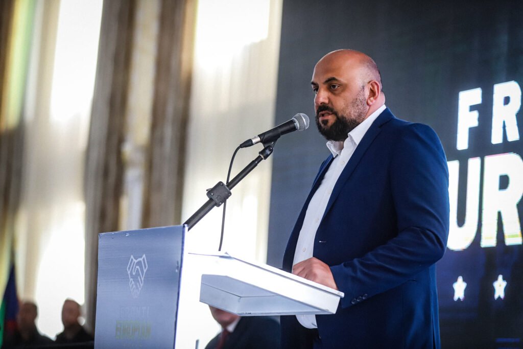 Digjet vetura e kryetarit të Shuto Orizares  dyshohet për zjarrvënie të qëllimshme