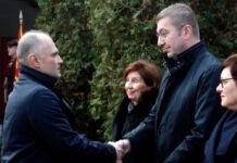 Filipçe: Pas Vuçiqit dhe Orbanit, radha i vjen Mickoskit
