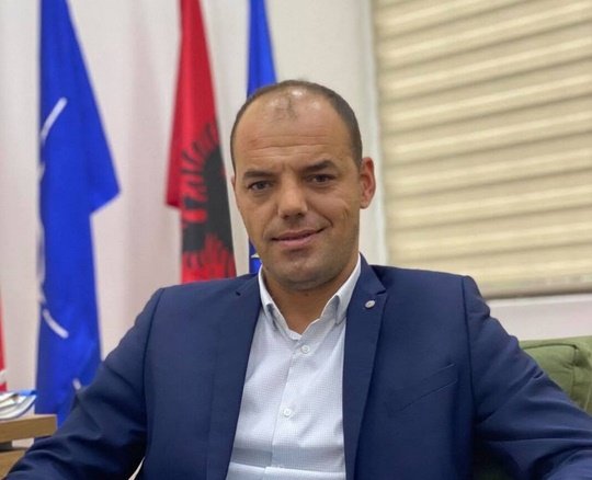 Arre stohet Bujar Dardhishta  ish drejtor i Librave Amë  dyshohet për pastrim parash