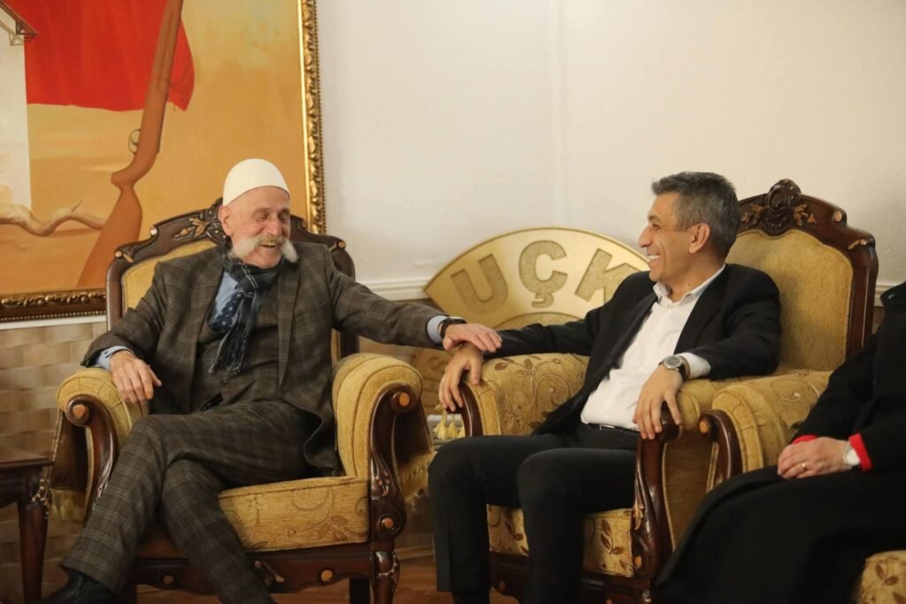 Mexhiti  Në konakun e Jasharajve  baci Rifat i fortë si kështjellë