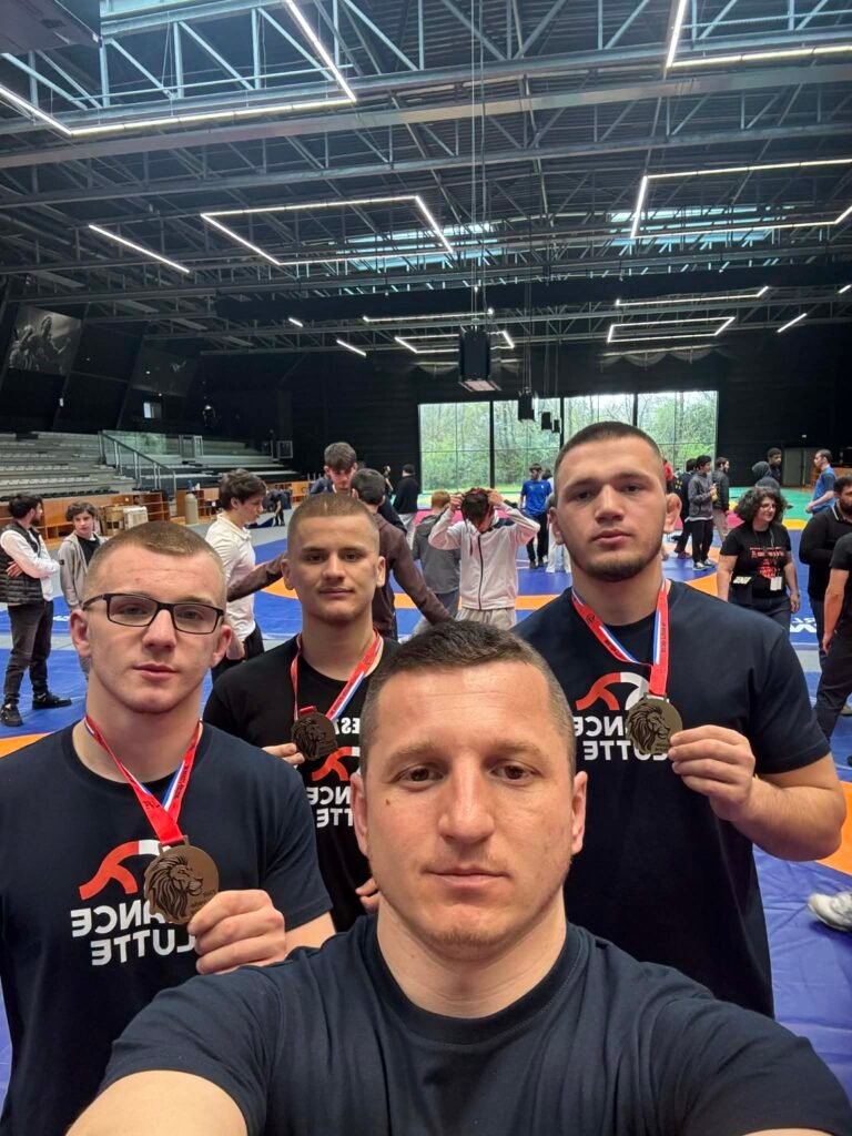 Tri medalje nga Bordeaux  Omer Memedi i artë  Ismaili dhe Veseli të bronztë