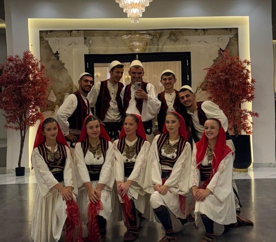 ansambli-ibe-palikuqi-sjell-traditen-dhe-emocionin-ne-cdo-feste-familjare