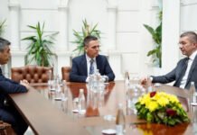 Mickoski dhe VLEN në takim vendimtar, në fokus rikonstruimi i Qeverisë