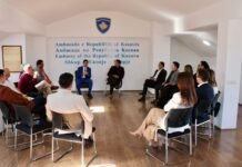 Ministri Agon Ferati merr pjesë në takimin e Ambasadës së Kosovës me intelektualët shqiptarë